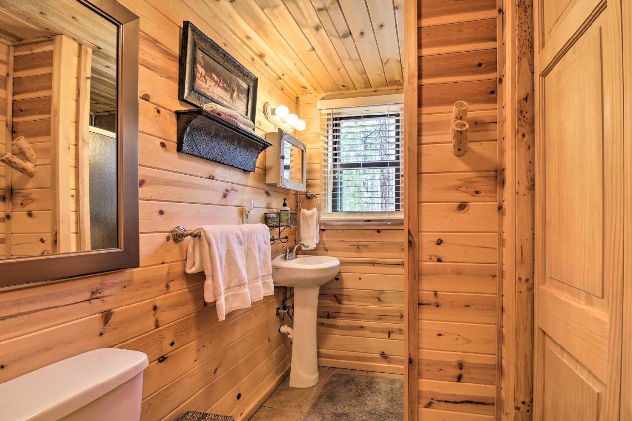Lakeside Cabin On 2 Acres With Fire Pit And Hot Tub! باينتوب ليكسايد المظهر الخارجي الصورة