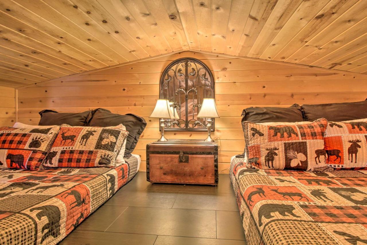 Lakeside Cabin On 2 Acres With Fire Pit And Hot Tub! باينتوب ليكسايد المظهر الخارجي الصورة