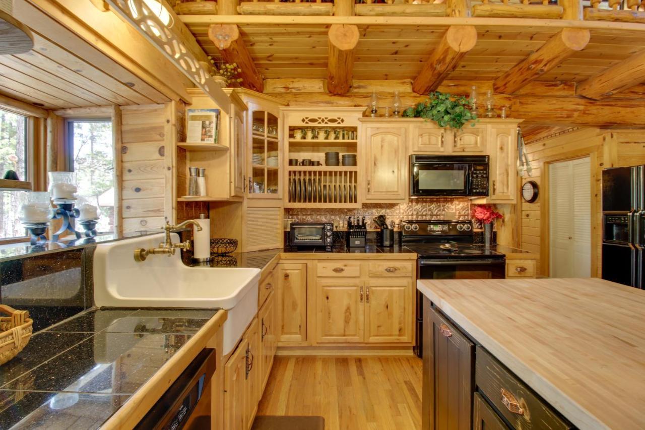 Lakeside Cabin On 2 Acres With Fire Pit And Hot Tub! باينتوب ليكسايد المظهر الخارجي الصورة