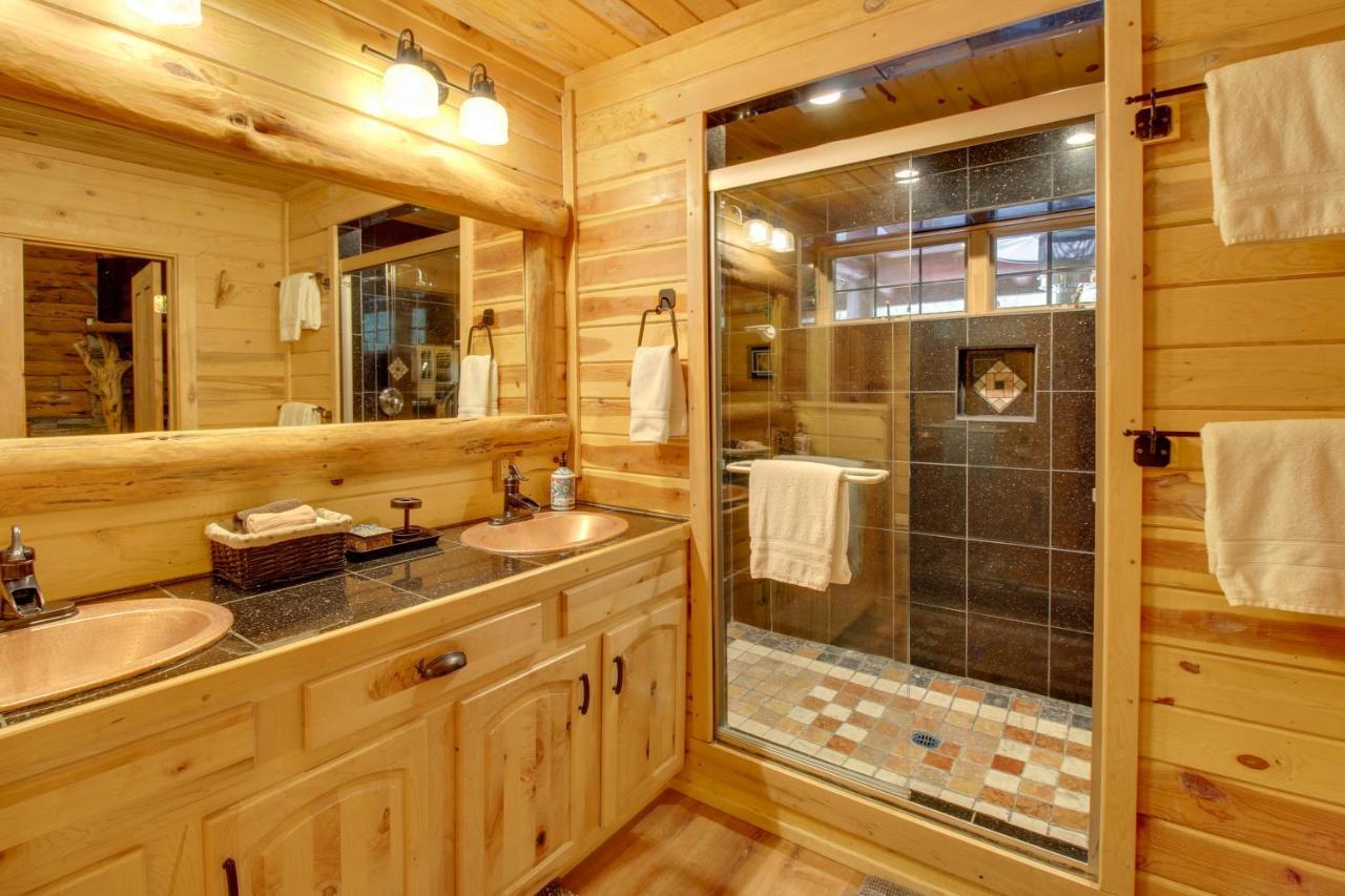 Lakeside Cabin On 2 Acres With Fire Pit And Hot Tub! باينتوب ليكسايد المظهر الخارجي الصورة