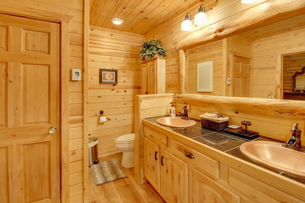 Lakeside Cabin On 2 Acres With Fire Pit And Hot Tub! باينتوب ليكسايد المظهر الخارجي الصورة