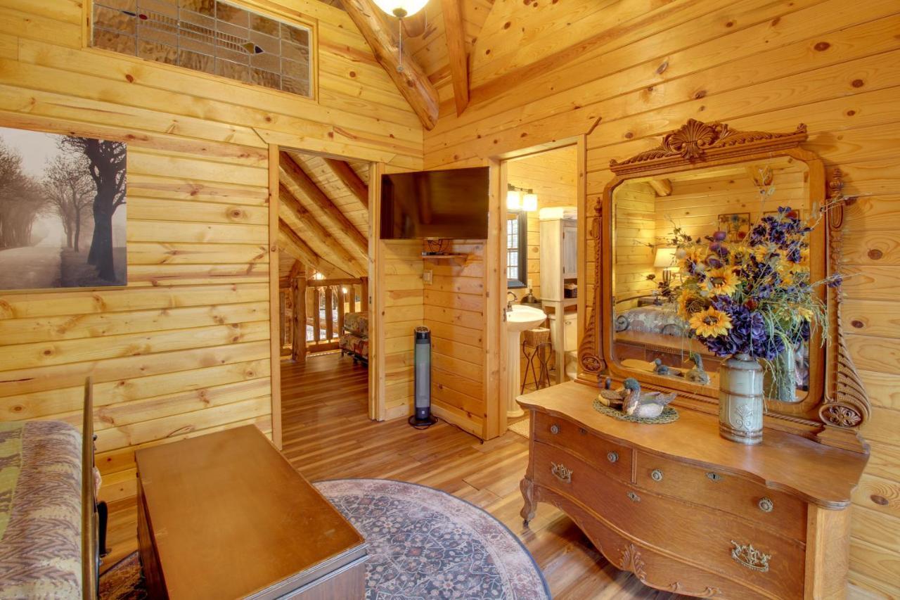 Lakeside Cabin On 2 Acres With Fire Pit And Hot Tub! باينتوب ليكسايد المظهر الخارجي الصورة