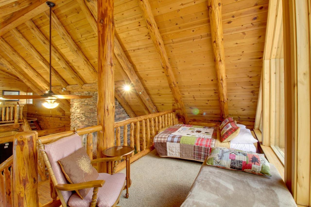 Lakeside Cabin On 2 Acres With Fire Pit And Hot Tub! باينتوب ليكسايد المظهر الخارجي الصورة