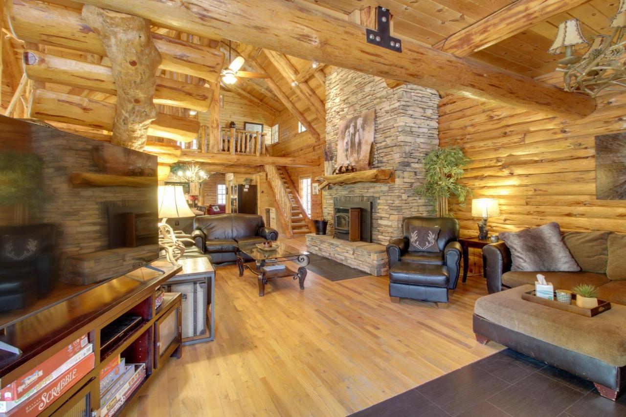 Lakeside Cabin On 2 Acres With Fire Pit And Hot Tub! باينتوب ليكسايد المظهر الخارجي الصورة