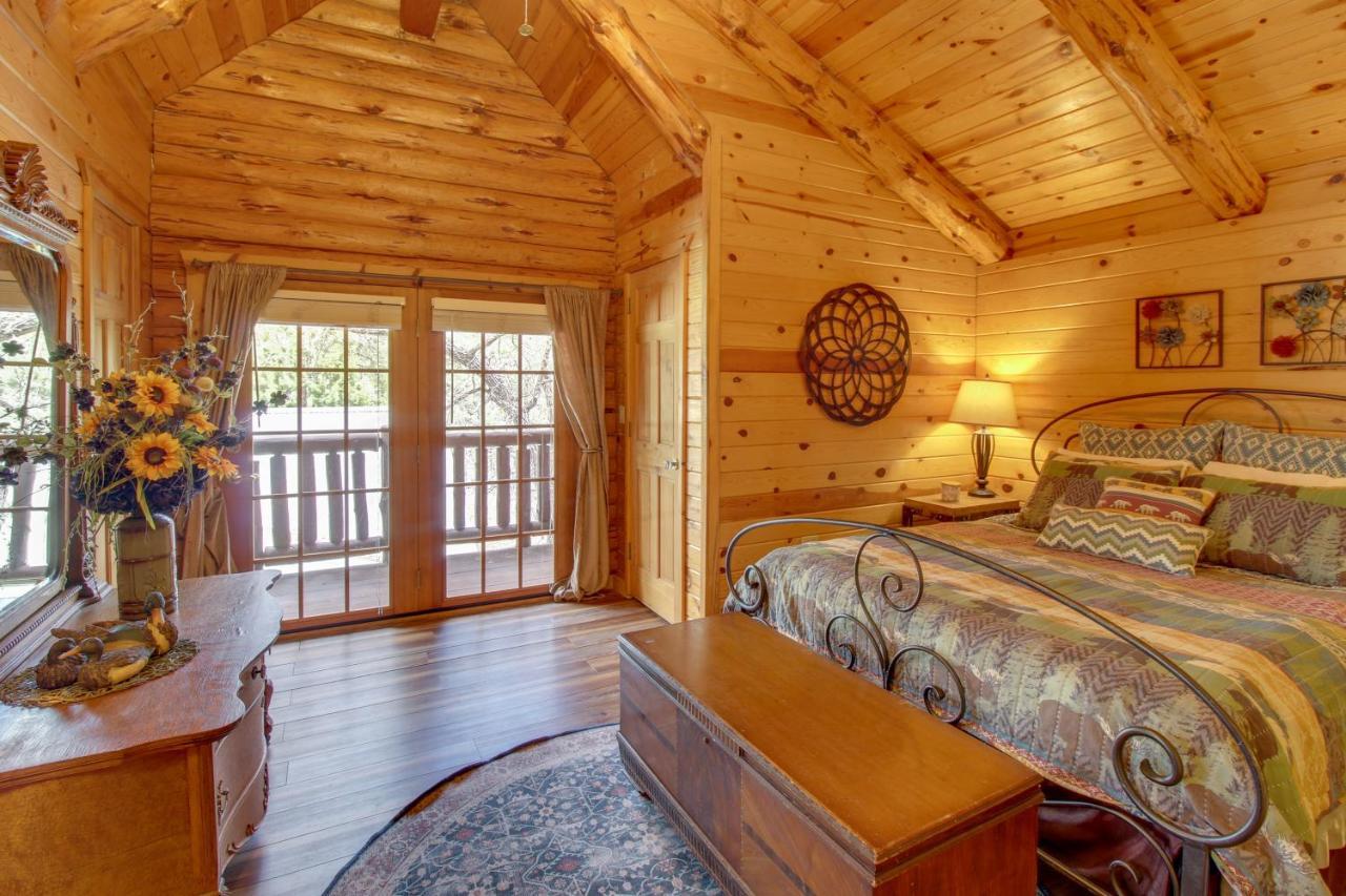 Lakeside Cabin On 2 Acres With Fire Pit And Hot Tub! باينتوب ليكسايد المظهر الخارجي الصورة